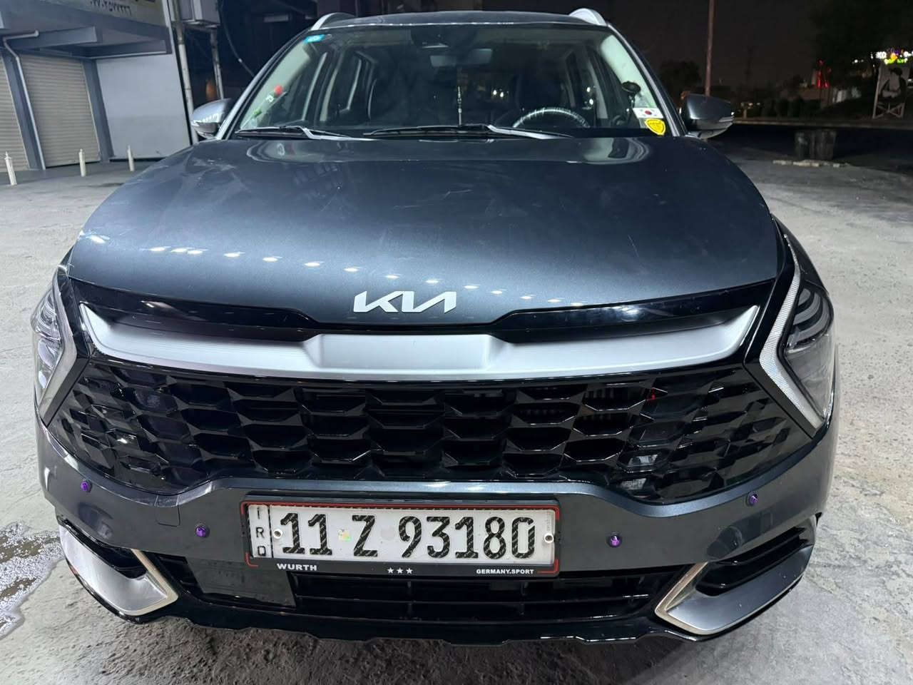 🚘 للبيع | كيا سبورتاج هايبرد EX موديل 2024 🚘
✨ ممشى: 20 ألف كم فقط.

سيارة استخدام شخصي، باسمي، بحالة الوكالة وجاهزة لنقل الملكية مباشرة، ولا تحتاج أي مصروف.

🔹 المواصفات: ✅ محرك 1.6 تيربو هايبرد (Hybrid). ✅ ناقل حركة أوتوماتيك. ✅ تشغيل بصمة (Push Start). ✅ دخول ذكي (Smart Key). ✅ شاشة لمس كبيرة تدعم Apple CarPlay وAndroid Auto. ✅ كاميرا خلفية. ✅ رادار أمامي وخلفي. ✅ حساسات توقف أمامية وخلفية. ✅ نظام الكبح التلقائي في حالات الطوارئ. ✅ نظام المحافظة على المسار (Lane Keep Assist). ✅ نظام التحذير من الخروج عن المسار. ✅ مثبت سرعة. ✅ مقاعد جلد أصلية مع تدفئة للمقاعد الأمامية. ✅ تكييف أوتوماتيك مزدوج. ✅ شاحن لاسلكي للهاتف. ✅ مرايا كهربائية مع طي كهربائي. ✅ إنارة LED أمامية وخلفية. ✅ جنوط ألمنيوم أصلية. ✅ نظام الثبات الإلكتروني (ESP). ✅ نظام مانع الانزلاق (TCS). ✅ نظام ABS مع EBD. ✅ مساعد صعود المرتفعات (Hill Assist). ✅ وسائد هوائية متعددة. ✅ حساس ضغط الإطارات (TPMS).

🎁 كتلوكات الوكالة موجودة. 🎁 أرضيات الوكالة الأصلية غير مستخدمة.

❌ بدون فتحة سقف.

💰 السعر المطلوب: 20,500 دولار، وبيه مجال للجاد فقط.

📞 للاستفسار: ***********

السيارة نظيفة جدًا، ممشاها 20 ألف كم فقط، وبحالة الوكالة من الداخل والخارج، وتستحق المشاهدة.
