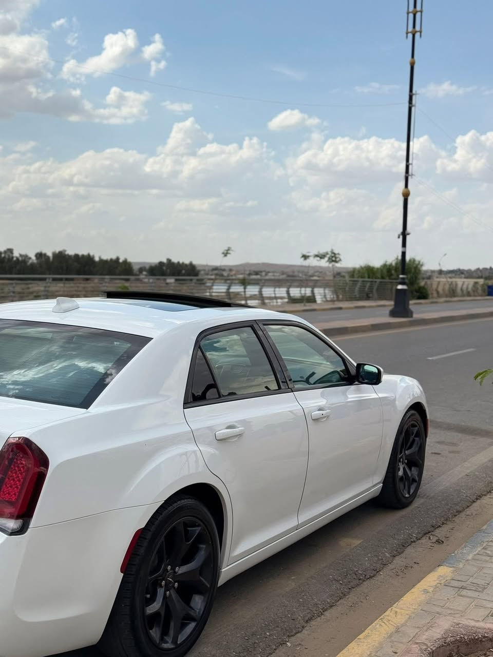 السلام عليكم
اوباما 300s 
2020 ماشيه 50 الف ميل 
فول مواصفات اعلى فئه (برده ورادار وتبريد وتدفئه كشنات وستيرن وباقي المواصفات المعروفه) 
مكان السياره الموصل 
للأستفسار ***********
