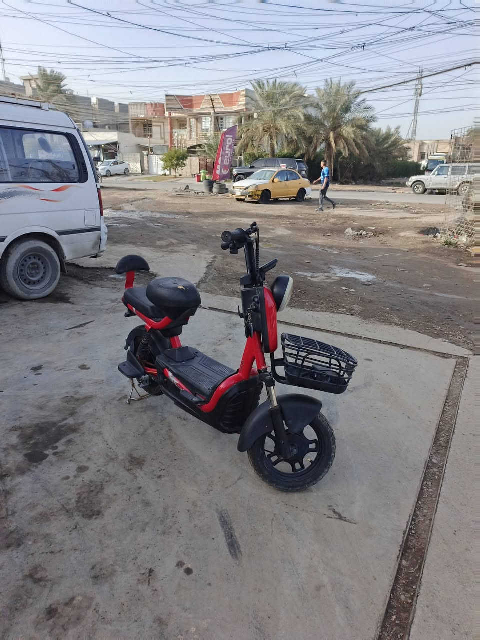 دراجه شحن موديل 2025 جديده اربع بطاريات ملف 350 نضيفه شوفت عينك رايدها 250 وبيها مجال حك الجيه مكاني بغداد الغزاليه رقمي ***********
