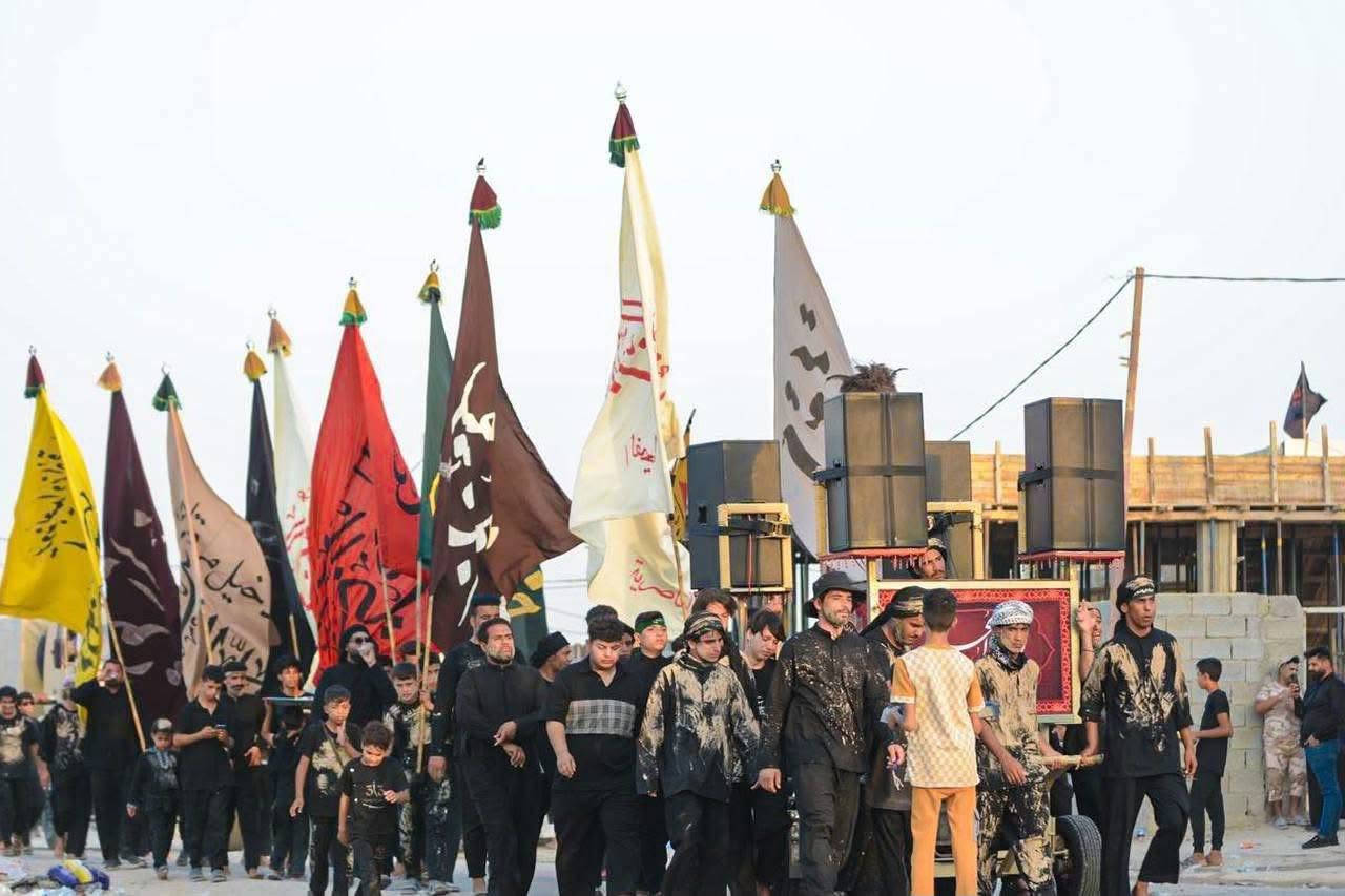 سلام عليكم إخوتي خدام الحسين رايات العدد 10 البيع رايات جدد مستخدمات قليل ماطالعات وهذ@إشارةة رقمي وبخدمتكم ‏‪***********‬‏
