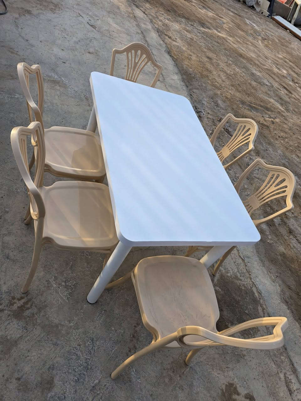 ميوزه طعام .. جديد 
يتوفر  ٥ الوان  .
ميز خشب رجلين حديد مع كراسي بلاستك مقوه اصلي  ..
يتوفر ابو ٦ كراسي وابو ٤ كراسي 
وموجود فقط كراسي   ..
العنوان بداية فرع ابو الماش الجهه اليسار مقابل افران ومعجنات الحوراء ومقابل صيدلية عبدالرحمن ..
***********
***********  وات ساب
