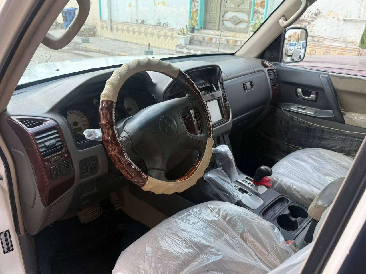 السلام عليكم مكلف بلنشر  باجيرو موديل (2006) رقم بغداد بسمي محرك (3500) شرط ما مفتوح كير حداديه مكينه مكفولات ويل كب يداد نيكل شاشه لايت زنون كهربائيات كله شغاله مداور مباشر بسمي حره سنويه جديده  مكان السياره الناصريه مقابيل كراج بـغــداد السعر خاص  وبيه مجال الاتصال (***********)
