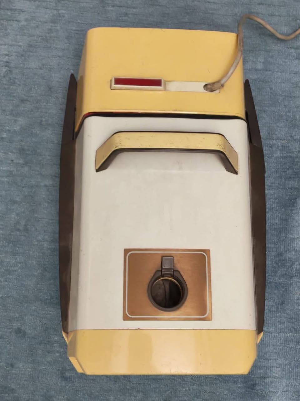 للبيع بدون توصيل
مكنسة فلبس هولندي الاصلي 
مالت السبعينات 
شغالة ١٠٠% على وضع الشركة 
السعر على الخاص


**إذا كنت صاحب هذا الإعلان وتريد حذفه لأي سبب، رجاءا أرسل رسالة إلى الدعم الفني**