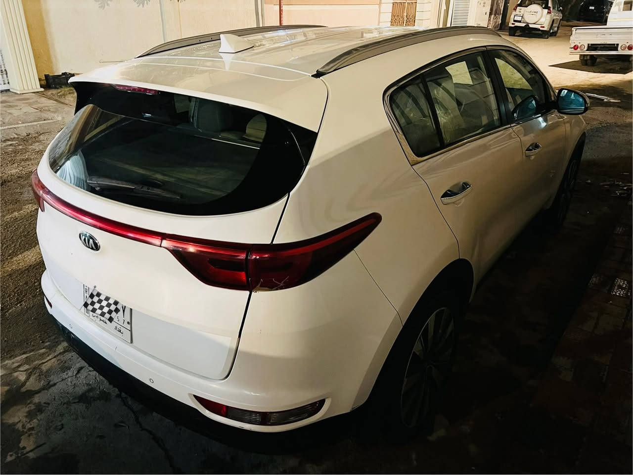 سبورتج 2017 خليجي وكالة الدولية مواصفات عادية شاشة وسط كاميرا حساسات داخل مخمل وصاصي تبريد قطعتين محرك 2000 اشارة بالمرايا سويجات عدد ثنين كفالة عامة من الصبغ بيها فقط بارد وتكحيل كارت بقبغ الجنطه كير ومكينة على وضع الشركة حدادية وتخم تاير جديد وتبديل الدهن كله بالشركة رقم بغداد بأسمي السعر// 168 مكان السيارة بابل الحلة ***********
