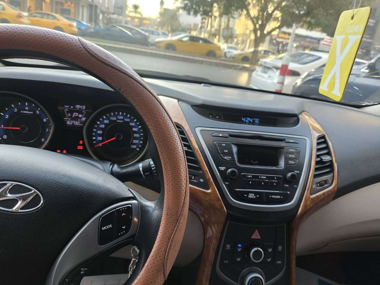 النترا خليجي موديل 16
رقم بغداد 
ماشي 160 الف كيلو 
مكفولة عدا جاملغ امامي مبدل نفس اللود 
السعر 125 وبي مجال 
0786 487 9372
