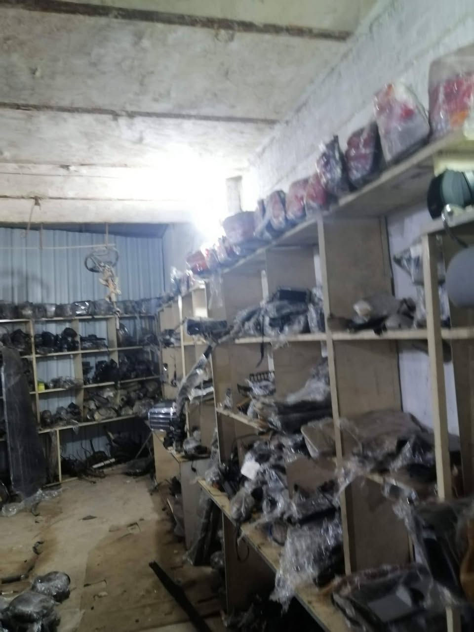 أدوات سيارات مرسيدس دب جانبو ام عيون غواصه شبح مرور ٢١١ و٢٢١ الشيخ عمر الشارع الثالث ***********
