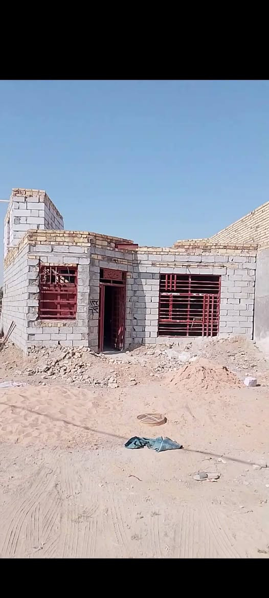 سلام عليكم بيت غرفتين وصاله ومطبخ شوفت عينك مكاني ديوانيه قرية العطاء قرب ملعب السنبله الدولي يبعد عن الشارع العام 500متر ***********
