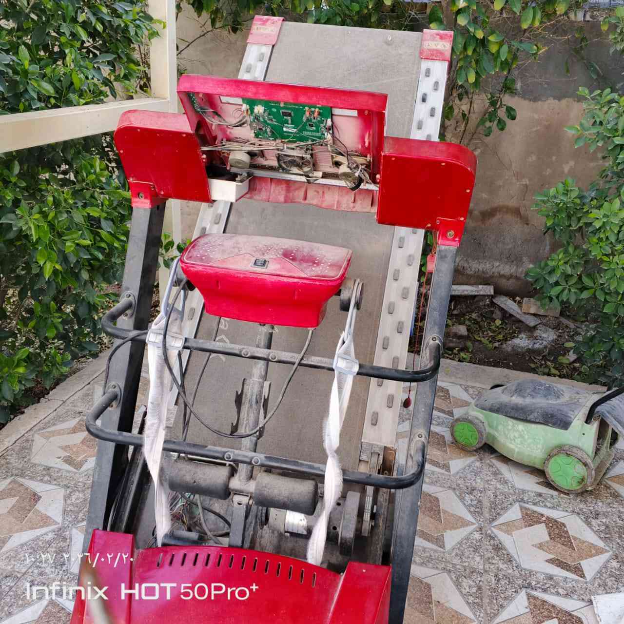 سلام عليكم جهاز ركض للبيع شغال كلة سعرة 250 وبي مجال مكان حلة قبل صيطرة الاثار مقابل  كوين بارك


**إذا كنت صاحب هذا الإعلان وتريد حذفه لأي سبب، رجاءا أرسل رسالة إلى الدعم الفني**