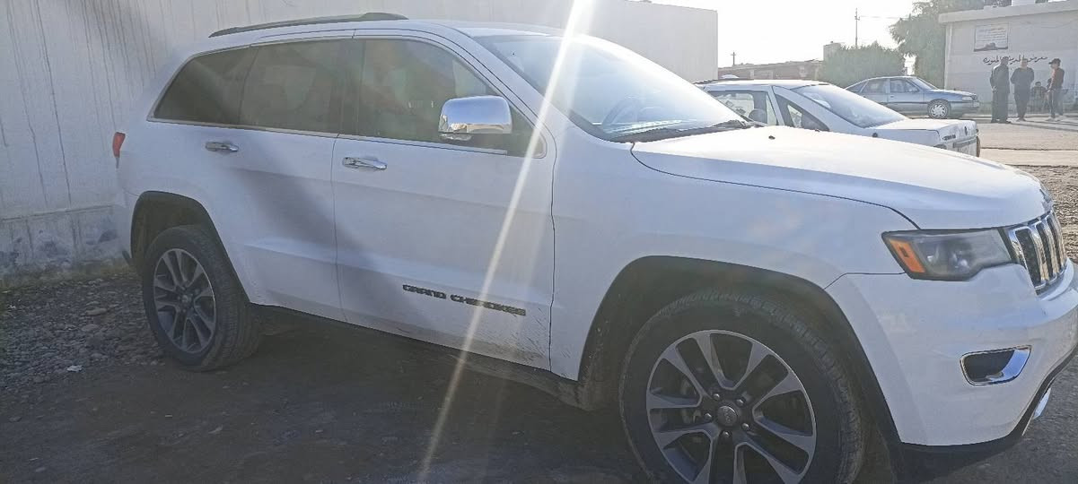 جيب لاريدو 2018 لمتد للبيع
فول 1/1

سلايت

كير ومحرك شرط 

السياره نظيفه حيل 

الرقم والسنويه جديده 

طخم تواير جديد 

من يرغب بشراء يتصل على رقم التالي 

***********

البيع نقدا أو فقد
