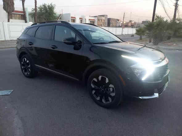 السلام عليكم
للبيع فقط بدون مراوس
رقم بغداد ترقيم جديد
2023 Kia Sportage X Line
 كيا سبورتج إكس لأين 
لون اسود 
موديل 2023  
السيارة ليبل واحد بدون اي تبديل حادثها خسف بسيط بالبنيد وتم صبغ البنيد والباقي مكفول من الشخط او الرصعه وموجود فديو 
اريباك سترين فقط‎‎
 
(4) سلندر محرك 2500       
فول  موصفات عدا الفتحة    
عداد المسافه 20الف mil    
مواصفاتها :
.بصمة  
 شاشة كبيره لمس
كاميرا دوارة 
رادارات / رادار امامي /رادار جانبي /رادار خلفي
مخارج شحن USB بالكشن الامامي
 حساسات خلفي 
خرائط 
 كشنات تدفة‏ 
 كشنات جلد .
 دفع رباعي فور ويل
نزول منحدرات                                                    
كشنات كهرباء
.تبريد قطعتين 
.اوتوهولد .  
ويل 19كروم 
مسجل ناطق
بلوتوث USB ابل كار بلاي والاندروير . 
 حاجب ليد
.نقطه عمياء
.اشاراة بالمراياة الجانبيه                                     
. فول تحكم ستيرن                                             
. كير أوتو + عادي.                                              
-اوتو بريك.                                                         
. بريك بصمة.                                                      
Led .+  زينون
.شحن اللاسلكي                                                       . ‏داخل كشنات  جلد 
. نضام قياده اربعة
. مثبت سرعه
. تحديد مسار 
. دمامات صوت  
.لايت بلادي Led +  زينون ‏دبل زينون اصلى . 
بك لايت نيون 
. رادار الخطوط البيضاء 
‏.شاشة إلكترونية
 تشغيل عن بعد 
-AUTO HOLD
Auto start
العنوان بغداد 230دولار قفل قفل 
الاتصال
*********** يوجد واتساب بغداد
