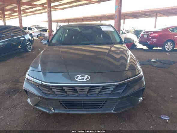 السلام عليكم
هونداي النترا موديل ٢٠٢٤ للبيع بسعر مناسب محرك ٢٠٠٠
بصمة و تشغيل عن بعد و صندوق بالريمونت وباقي المواصفات الاساسية المعروفة
حادثها خلفي فقط جنطة و وياها تقرير كارفاكس خالية من اي حوادث مسبقة
 موعد وصول السيارة بعد شهرين تقريباً
السعر ١٠٠ ورقة فقط واصلة لميناء ام قصر
***********
