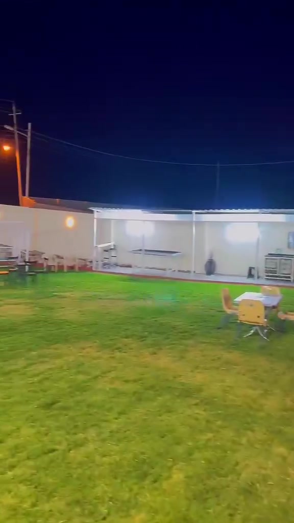مزرعة للإيجار اليومي 🏡🌳
📍 الموقع: بغداد – المدائن 

✔️ أجواء هادئة ومناسبة للعوائل والشباب

✔️ مساحة واسعة وخدمات متوفرة

✔️ مثالية للراحة والونسة

📌 للحجز والاستفسار يرجى الاتصال أو المراسلة على واتساب: 
 📞***********
