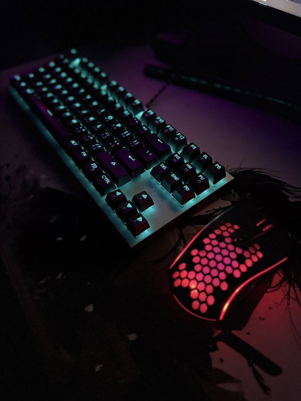 شلونهم الشباب 💜
تجميعة مستخدمة كاملة للبيع $ 
مواصفات الكيس :
Case gaming RGB
Mb H410
CPU Cori 5 10400F
RAM 16GB 3200
HDD 1TB
SSD 240GB
RTX 3050 8GB
Power supply 500w

مواصفات الشاشة : 
Samsung 144Hz
Full HD / 24

ملحقات اخرى : 
ماوس Meetion GMO15
كيبورد ميكانيك Meetion 
سماعات hoco ثلاث مداخل ( صوت ، مايكرفون ، RGB )
ماوس باد Fortnite

السعر كامل ب 850 الف دينار ، و بيها مجال 🤍


**إذا كنت صاحب هذا الإعلان وتريد حذفه لأي سبب، رجاءا أرسل رسالة إلى الدعم الفني**