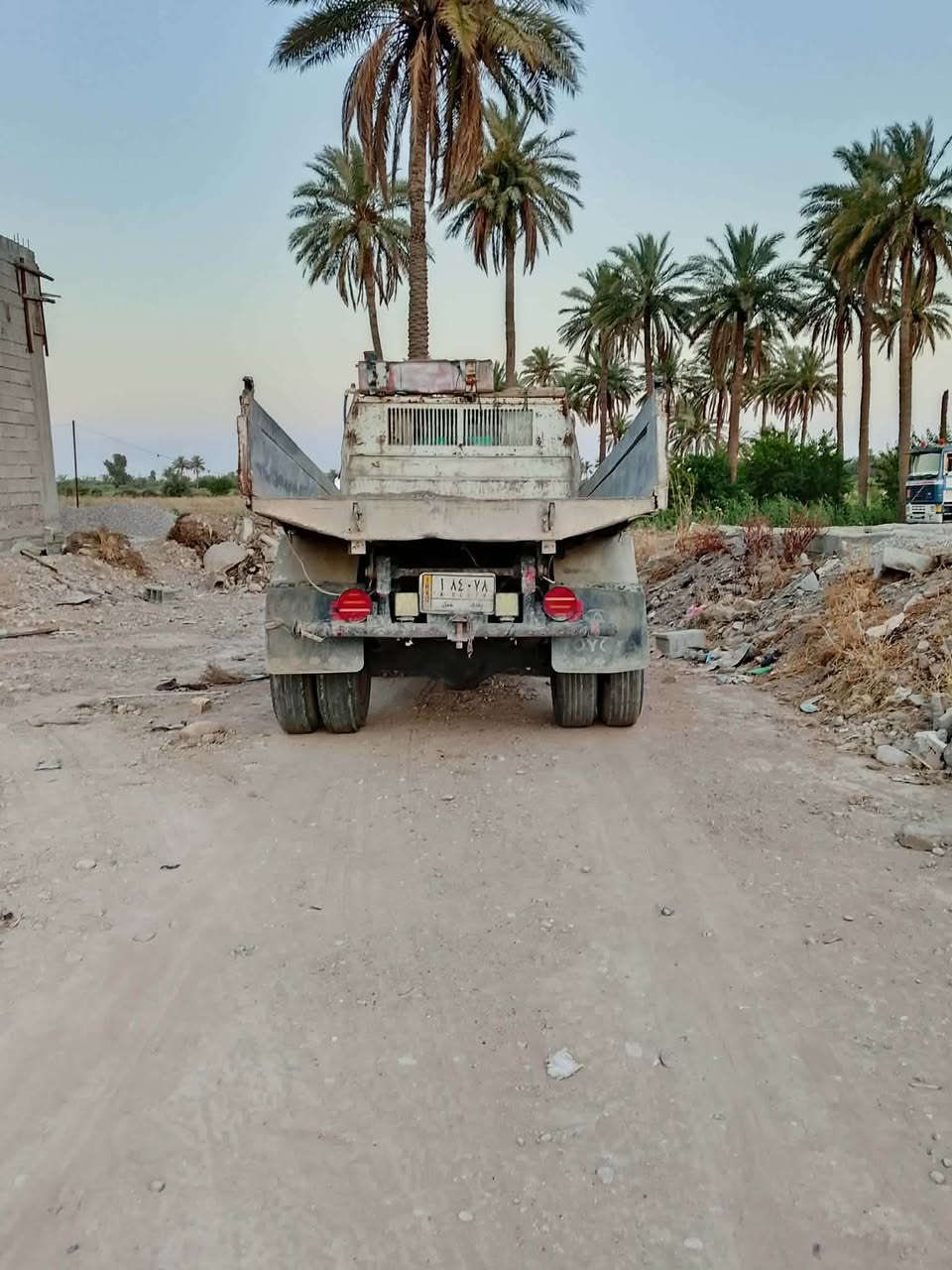 سلام عليكم تيوتا قلاب للبيع رقم بغداد الماني موديل 88 سنوية مجددة لل 2027 سيارة جاهزة للشغل مكان ديالى السعر 55 وبيها مجال رقم صاحبها ‭***********‬
