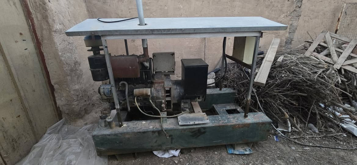 دويز 3 بستم للبيع نضيف جدآ مامفتوح لو برغي بيه ع وضع الشركه 140 امبير سقيفه تانكي كاز منه وبيه  مكاني تكريت السعر 24$ورقه وبيه مجال بصيط رقم الهاتف ***********
