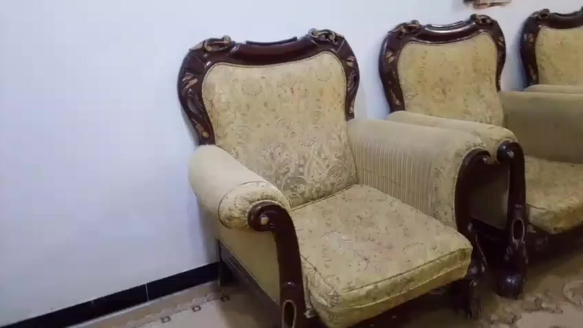 اسلام عليكم عدنه قنفات نضيفات كلش ومرتبات مال ديوان أو انت بكيفك السعر خاص .للتوصل على هاذا الرقم *********** بي وتساب وبيكم خير وتدللون مكاني قضاء الرفاعي تفـيج .....💞🤍
