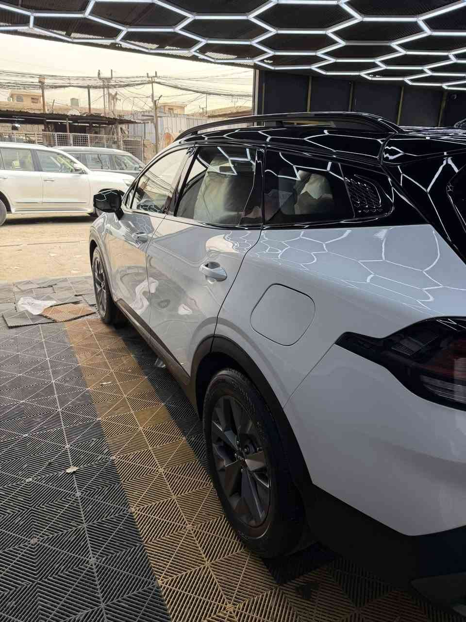 السلام عليكم
سبورتج 2022 هايبرد وارد الصين مكينه 2.0 فول 1/1 
ماشية ٢٤ الف بحاله الوكالة بيها فقط بارد بالجاملغ الامامي بسيط كلش 
***********
