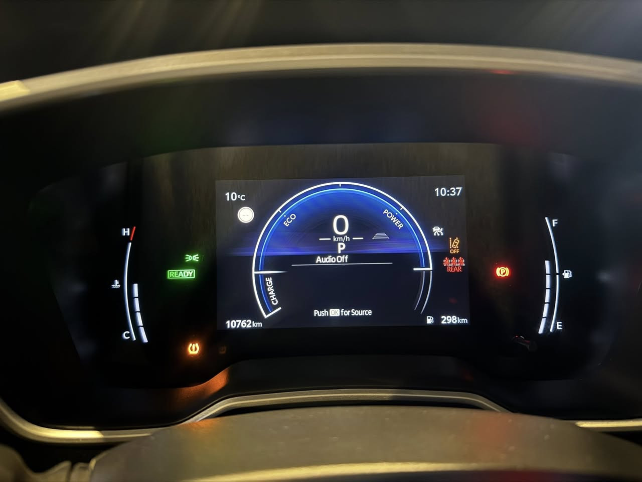 سلام عليكم 
تيوتا فروت لاندر 2025 زيرو  ماشيه 10الاف كيلو 
بعده بحاله الوكاله كلش جديده 
فول 
سلايد 
بصمه تشغيل 
شاشه جبيره 
تحكم ستيرن جهتين 
رادار امامي 
كامره خلفيه 
حساسات حلفيه 
رقم بغداد تحويل ثاني يوم 
178 وبيه مجال بسيط 
مكاني الكراده او جادريه 
***********
