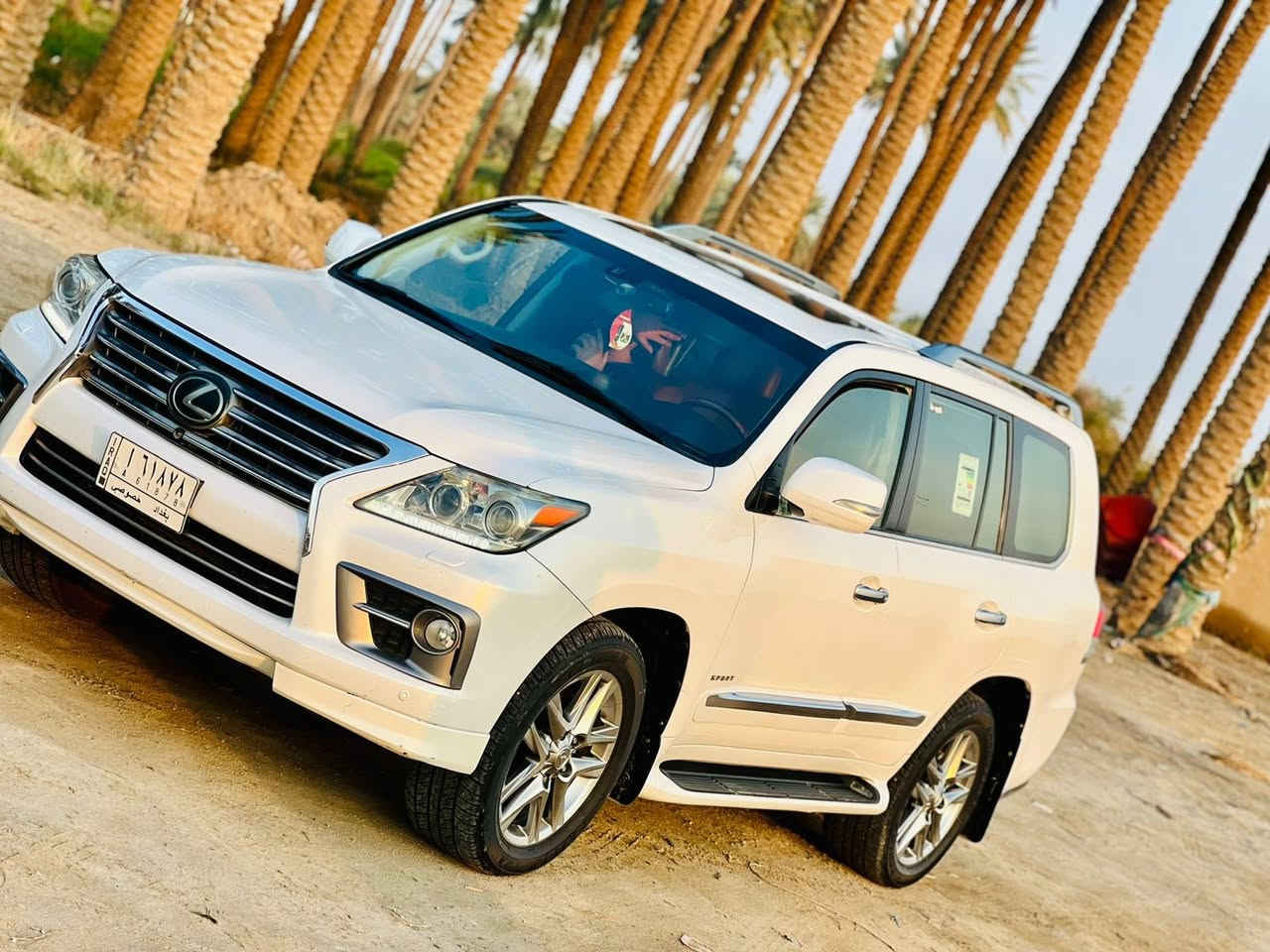 سلام عليكم 
 
لكزز 2013 بريم اصل سبورت 

المواصفات 
جكات 
شاشه 
4كامرات
كشن ذاكره 
تدفئه تبريد كشنات 
رادار امامي سياقه ذاتيه
تشغيل عن بعد
كشنات كلهن كهرباء
لايت زنون
جنطه كهرباء
هوك
فتحه 
مري قلاب +شفط
السياره  كفاله عامة من صبغ وتبديل 
تخم تاير جديد دلوب 
مكينه وكير كفاله
رقم بغداد
رقم صاحب السياره 
***********
