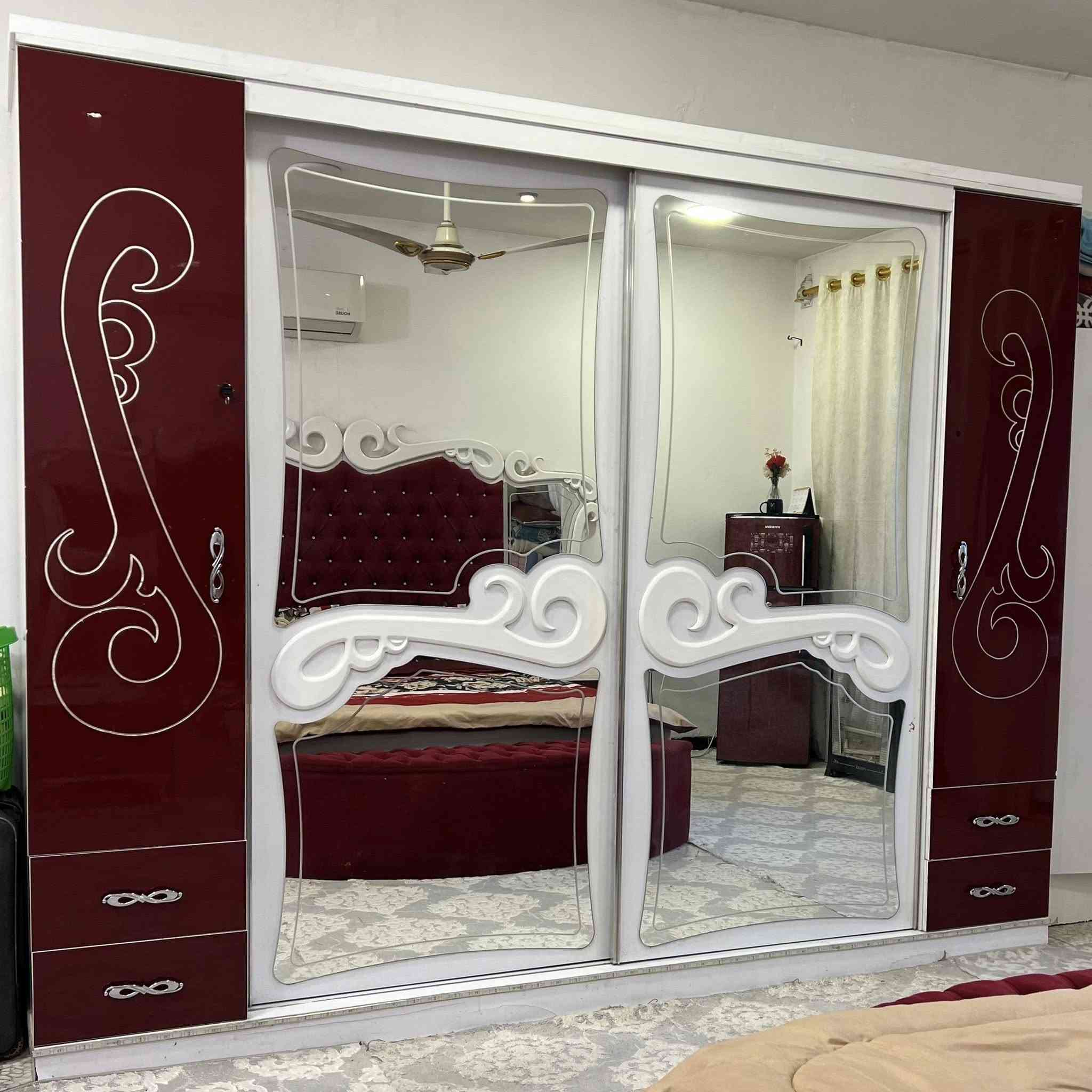 غرفه نوم تركي للبيع  نظافتها واضحه بالصور فقط ميز الجرارات يرادله سجج جديده الباقي كله نظيف و الجربايه مو حدايد مبدلتهن بصوميه عراقيه ثكيله توصاه وبيها مرايه قياقه بس مفصختها و ضامتها ف مصورتها لان مكان ماكو للمرايه وشلناها والتصوير بدون اي فلاتر سعرها 500 قفل مكاني بغداد


**إذا كنت صاحب هذا الإعلان وتريد حذفه لأي سبب، رجاءا أرسل رسالة إلى الدعم الفني**