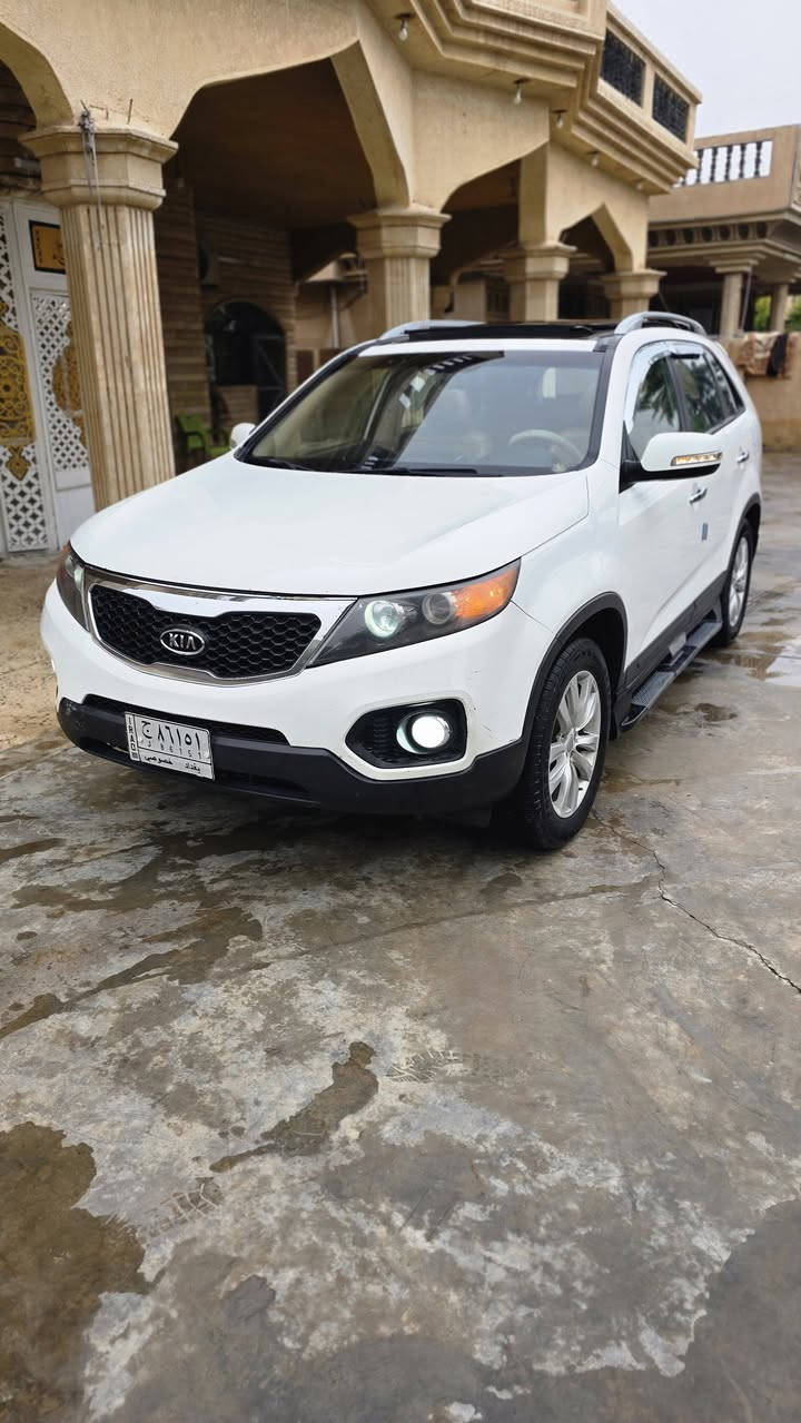 سلام وعليكم من رخصت الادمن
سورنتو موديل ١٠ خليجي فول مواصفات ما عده بصمه وفور ويل 
السياره حلوه ونضيفه ومال بيت جواه تجم تاير وشادله شاشه 
محرك ٦ سلندر 
٧ راكب 
محرك وكير خير من الله
بيه كد شبرين بل صندوك الخلفي
مخلي صمايل عليه 
اخوان سعره.  (١٦٣)
 ورقه  السياره بسمي 
بغداد مداور ثاني يوم 
مكان السياره بغداد ابو غريب 
رقم (***********)
بي واتس اب حياكم الله
ترهم مراوس بسورنتو ١٦.  ١٧.  او ببرادو ٩  ١٠ ١١ او براف فور ١٨ ١٩
