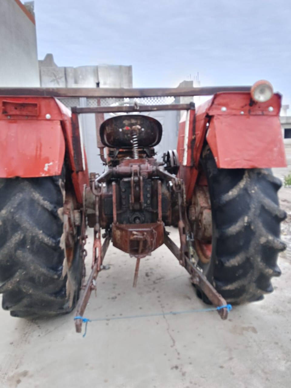 تركتر عنتر جاهز على شغل نقره سلف 71 كلشي شرط.... محرك دويز عربي  درجه اولى...... *********** غير متواجد على الفيس مكلف بانشر
