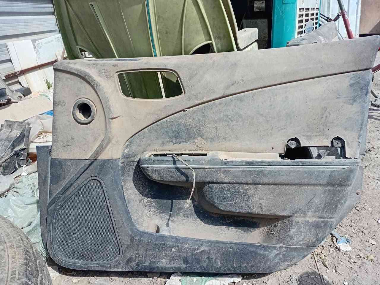 السلام عليكم تخم بطين جيب لون بيحي ب ٧٥ وبيهن مجال ***********
