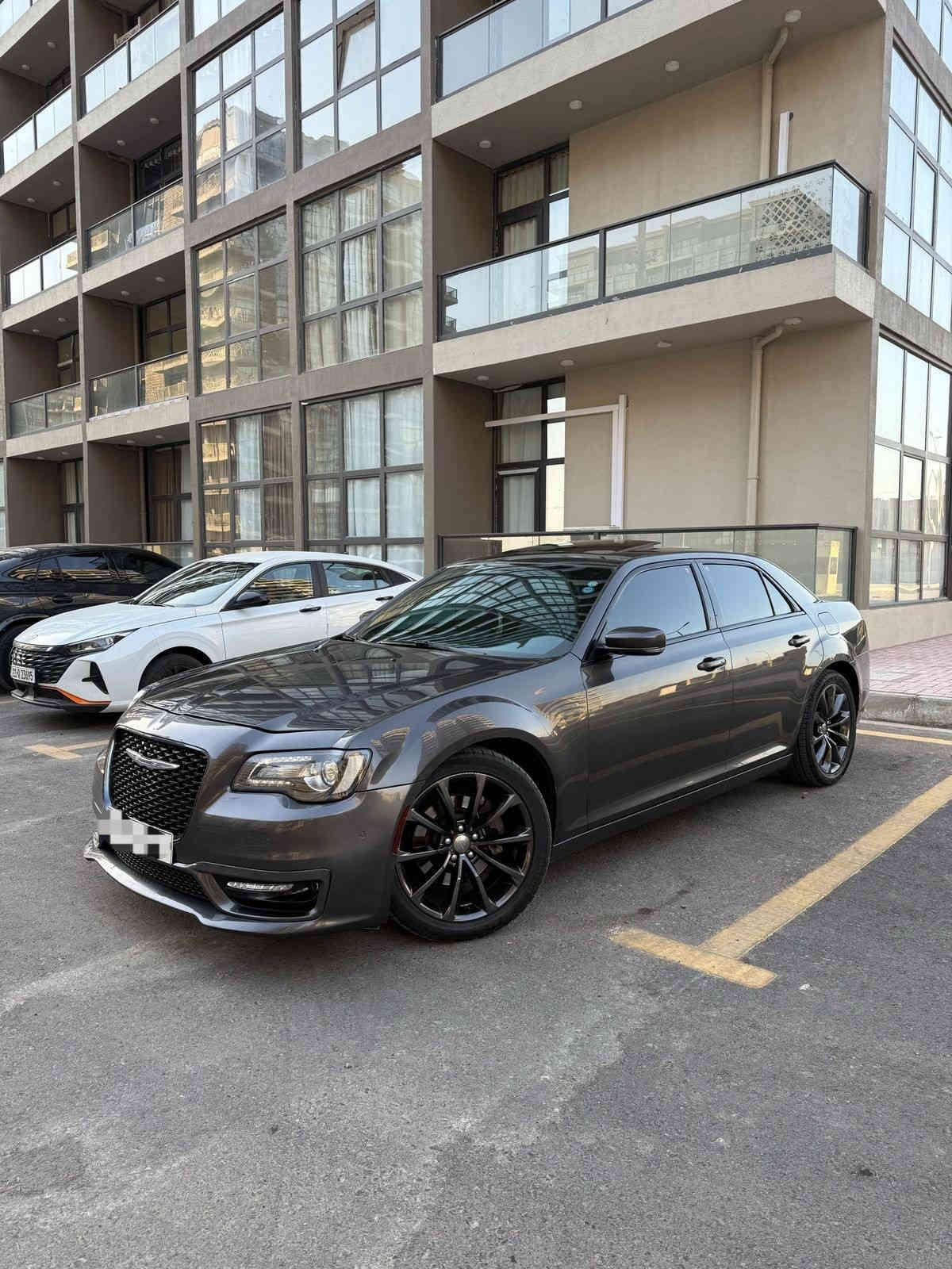 للبيع اوباما كرايسلر  (2020) اصل خليجي وكالة هارلم 
تو ويل  300  S  هيمي (5700) 

بچم عريض 

السيارة ماشية ٦٦،٠٠٠ 

رقم مميز سليمانيه الجديد تحويل ثاني يوم  

السياره مظللة بالسنويه

المواصفات :
* پانوراما . 
* داخل جلد لون ابيض
* برده خلفيه كهرباء
* سكليتر كهرباء
* حساسات امامي خلفي
* مصابيح امامية زنون 
* ويل قياس 20 أنج 
* شاشه كبيرة مع نظام ملاحة نفكيشن GPS .
* سستم صوت الپاين 
* ⁠دمام صوت 
* مقاعد أمامية كهربائية عدد 2  خزن وضعيات
* مقاعد أمامية تبريد وتدفئة . 
* تشغيل عن بعد . 
* تدفئة ستيرن . 
* تدفئه وتبريد  اقداح
* محدد سرعة . 
* كاميرا خلفية .
* مرايا متحسسة للاضاءة العالية .
* كير شفتر بالستيرن . 
* دخول ذكي (بصمة)

ملاحضه السيارة مكفولة  عدى الجاملغ الأمامي بي بارد كلش قليل بدون فتح  شغل درجه أولى

السعر 30,000 وبيها مجال قليل
***********
