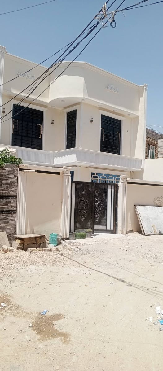 السلام عليكم 
الدار للبيع طابو زراعي سند 25طابقين 
يحتوي البيت على 4غرف نوم واستقبال وكلدور 2 ويحتوي على مشتمل خلف الدار العنوان حله شارع 80 نزله سفينه النجاة 
للاستفسار الاتصال على الرقم ***********
