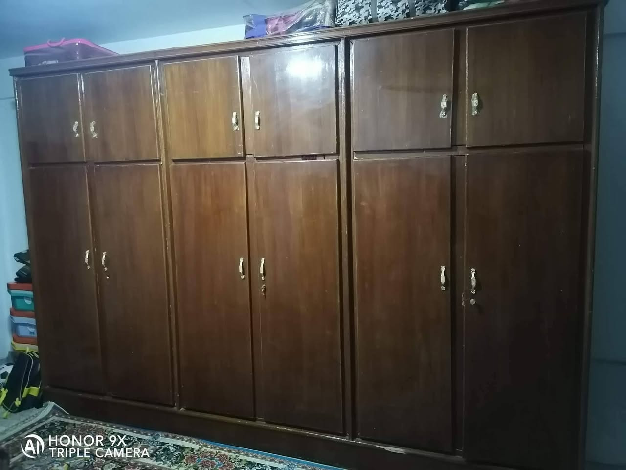 للبيع 
مكيف طنين شغال نظيف سعر ٢٥٠ 
غرفه نوم احطاطه صاج سعر ٥٠٠
*********** للإستفسار 
رمادي 7 كيلو
