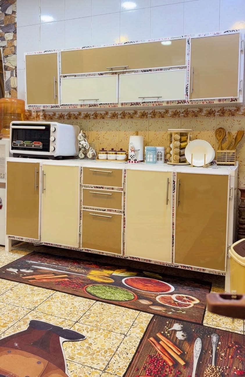 السلام عليكم غراض بيت للبيع نضيفات كلش
كاونتر مترين ونص وسنك متر ونص جديد بعده بل جيس 

تخومه عددٍ ثنين واحد رصاصي واحد زيتوني نضيفات كلش 

طبلات  العنوان الزعفرانية ***********
