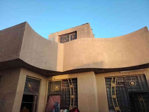 السلام عليكم بيت 200 متر تجاري محلات وفوكهن شقة
شارع طارق قرب المحطة  ***********
