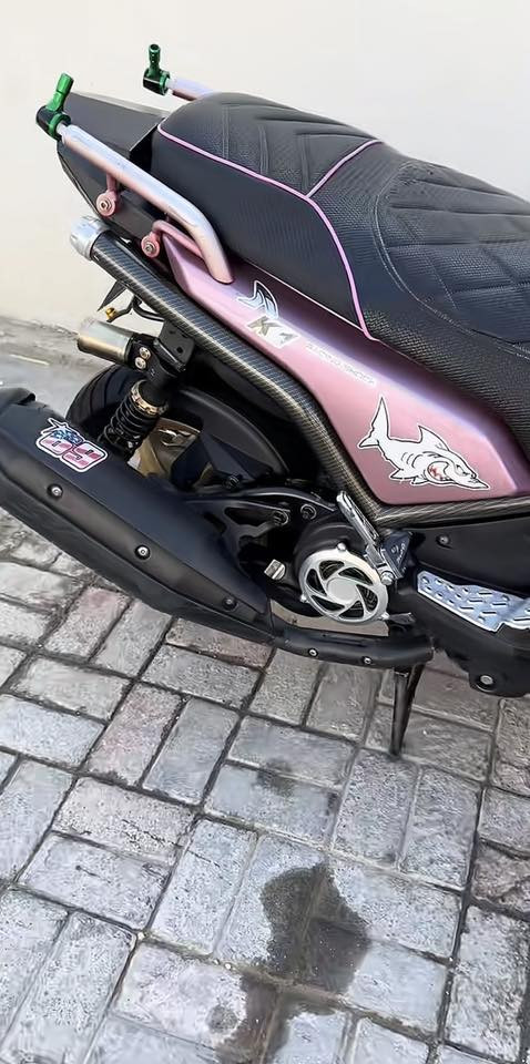 سكنس جبلي للبيع مستعجل عليه متواجد حالين السعر بل خاص 
***********
