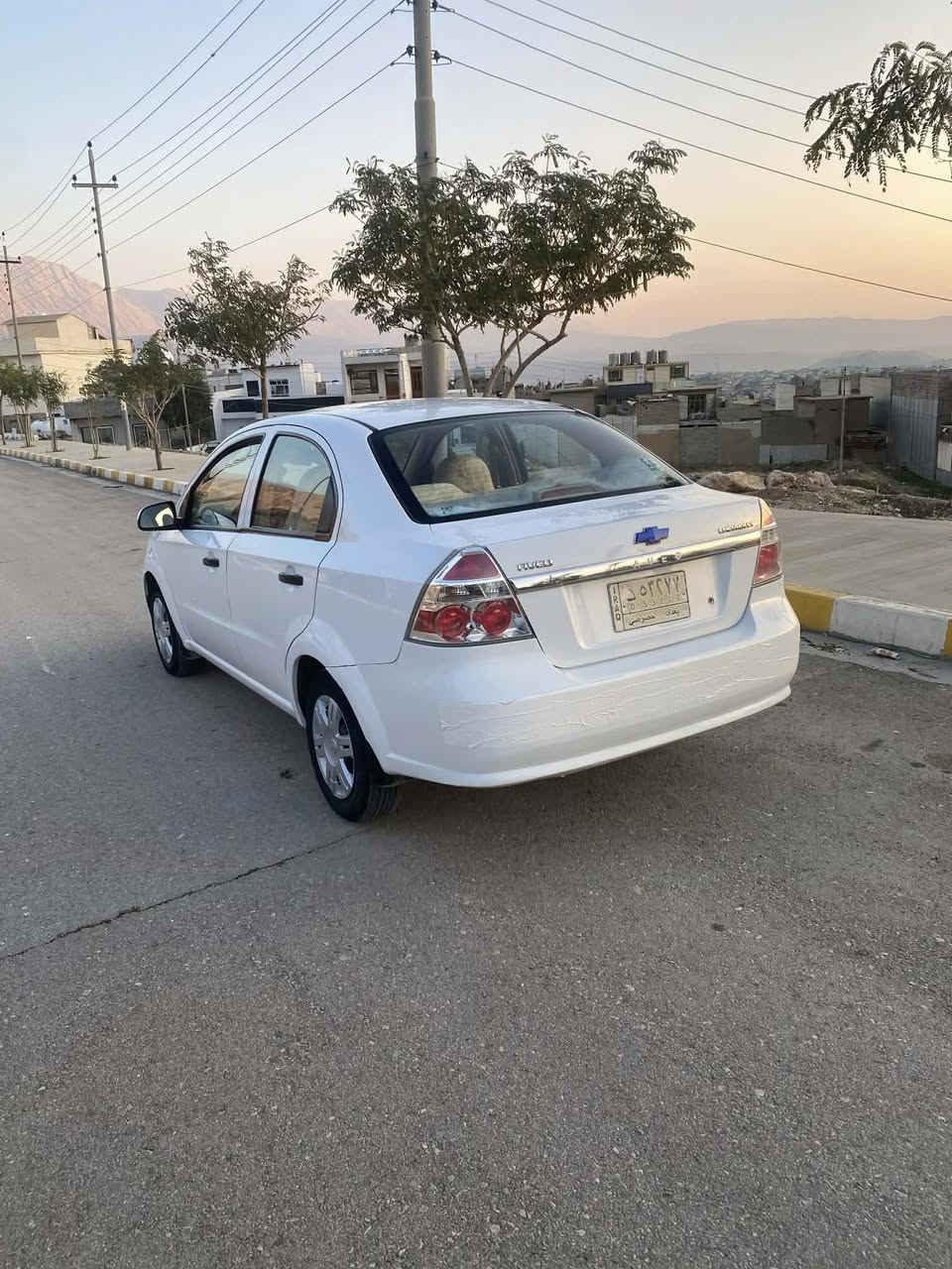 شۆفرلیت ئەڤێو مۆدیل 2011 گیڕ تۆماتیک  مەکینە گەورە ناوزەرد جوار جام کاربای   تەبریت ساردووگەرم لەسەر سویج  بەشەرتە گیرو مەکینەی نەکراوەتۆ بەشەرتە سەنەوی پلاسیکە بەشەرتی ئەوالیاتو حاسیبەو پاکانەش بەوشەرتە  جوار تایەی تازەبۆ بسراوە بێ بۆیاخە بێ ساردوشوخوتو بی جاڵ بەوشەرتە لۆک لۆکە  بێ دەعمولیراوە یجی پیوە نیە هەموگیانی لەسەردەقی شەریکە ماوەتۆ  بەوشەرتە بێ مەسرف یەک دینار مەسرفی تیانیە  لەدەعامیوە بۆدەعامی بەشەرت ئەی فرۆشم  سعری44 وەرەقە  ***********.  ***********     ***********
