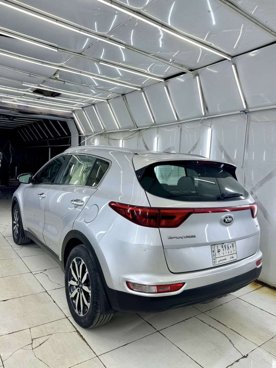 السلام عليكم كيا سبورتج وارد امريكي فول مواصفات موديل 2018 رقم بغداد تحويل ثاني يوم محرك 2400 حادثها سطحي البنيد من فوك بدون دواخل شاصي لغد طخة مبيهم عالسونار المواصفات 
بصمة ابواب وتشغيل
شاشة كبيرة كاميرا خلفية 
تبريد قطعتين
كشنات جلد وكهرباء وتدفئة
ردارات جانبية
وضعيات قيادة 
مري شفط
وباقي المواصفات المعروفة السيارة جاهزة دينار متصرف عليها ادامة كاملة قبل كم يوم  للبيع فقط السعر 155 ورقة بيها مجال بسيط حق الجية للاستفسار *********** مكاني بغداد
