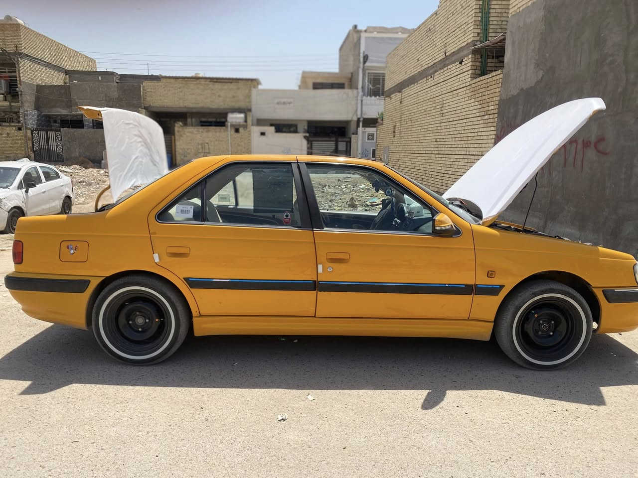 سلام عليكم بيجو بارص باسمي سياره مكفوله بنيد مبدل وباقي كفاله السياره مال جناي  السياره منضومه غاز بانزين السياره جاهزه على اخر حبايه   السياره مكينه كير تبريد ثلاجه تخم تاير جديد مابيه نقص بكد الشعره بسمي تحويل ثاني يوم سعرها ٥٢$بيها مجال بسيط ***********واتساب
