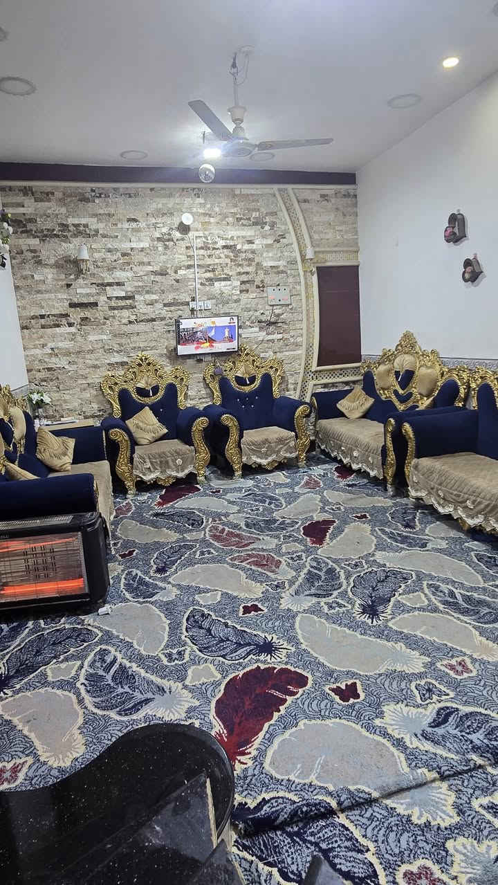 دار للبيع ركن مطلوب إسكان استقبال و مطبخ وصاله وغرفة عدد ٢ مع صحيات داخليه وخارجيه للاستفسار الاتصال على الرقم بيه واتساب ***********
