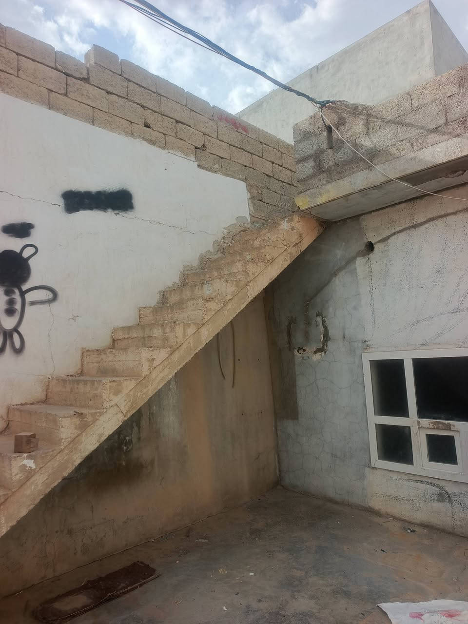 بِسْمِ‌ اللَّهِ ‌الرَّحْمَنِ ‌الرَّحِيمِ‌ 
150م.ئەم.خانوەبۆفرۆشتن.لەبەردە.سور....بەنرخی.زەووی..ڕووی خۆری بەیانی.کۆڵانی
چوارسەیارەدەگرێت.تاپۆیە.نزیک.لە
مزگەوت
قوتابخانە
جادەی.کلار.سلێمانی
دراوسێی زۆۆربەڕێز..
تەنهاپارەی زەوویەکەبدە.گەربتەوێت
تیایدابژیت.دەساڵی ترژیانی.تیادا
دەکرێت..خاوەنی بفرۆشە.بۆزانیاری.و
معاملە...***********
