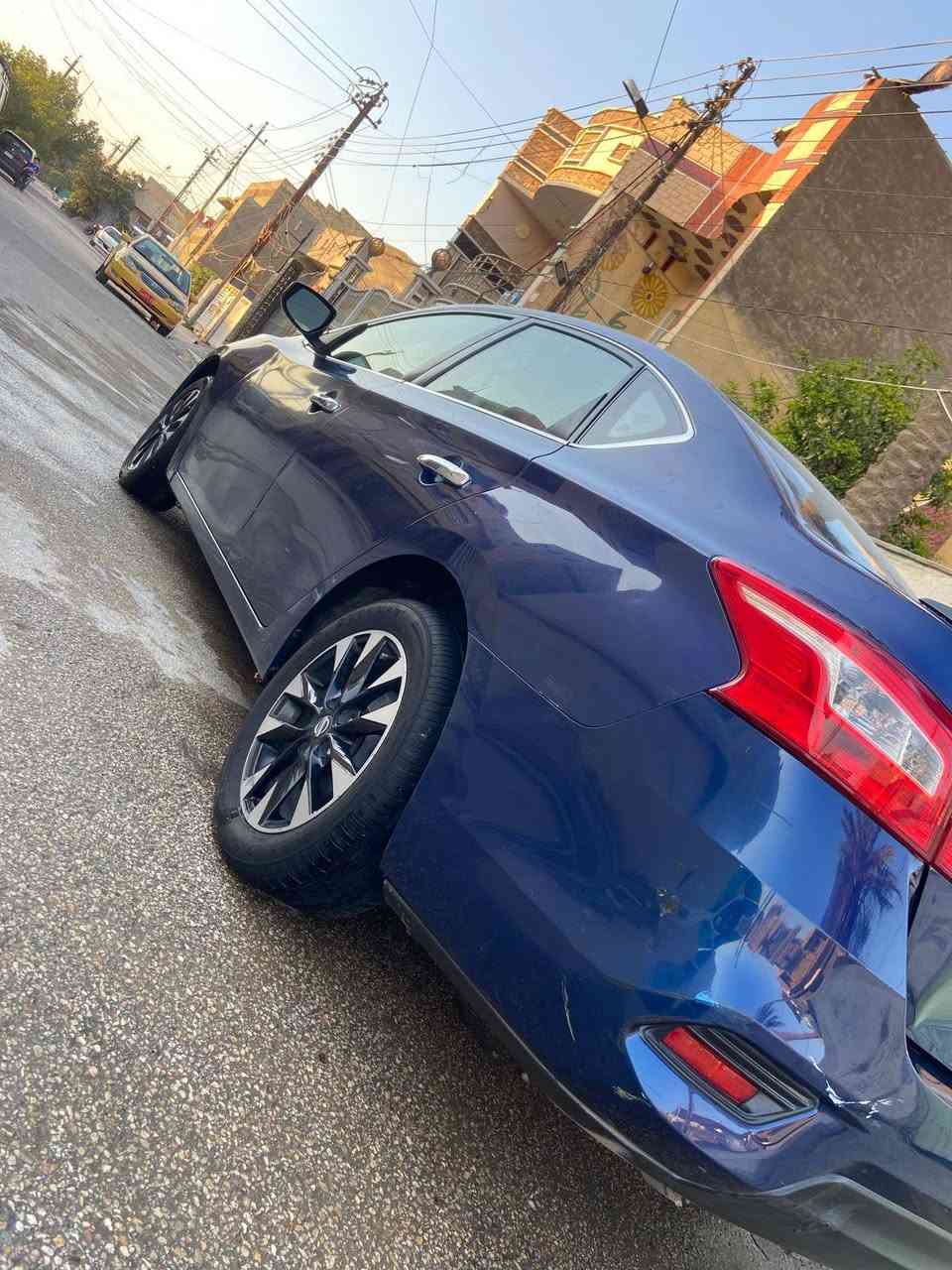 السلام عليكم  نيسان سنترا ٢٠١٩ حادثهه موضح بصور مواصفات ( بصمه + بصمة ابواب + زائد بصمه جنطه شاشه كبيره تحكمات  ستيرن مثبت سرعه  نضام ايكو )  كير محرك بلادي   السعر 105  وبيه مجال بسيط للشراي ***********
