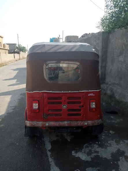 سلام عليكم ورحمة وبركاته تكتك البيع موديل 2017تكتك خير من لله محرك 20تجفيت جديد سعر 3250بتلاثة ملاين وربع بيهة مجال قليل المكان بغداد مدائن سلمان باك وراق كاملة سبعة وراق رقم الهاتف ‏‪***********‬‏
