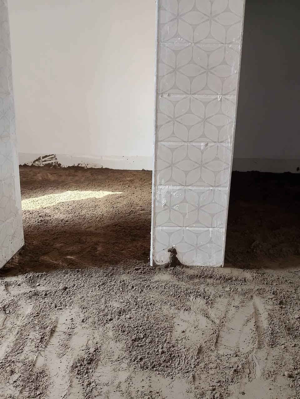 سلام عليكم  / يوجد كادر عمل جاهز/ تصعيد مواد/ تنضيف بيوت/ تفليش/ تكشيط/ تنضيف حدائق/ دفن نهري  / شقلنه ليل ونهار   /ومعداتنه جاهز/ ماعليك بس تصال على رقم  /     ***********
