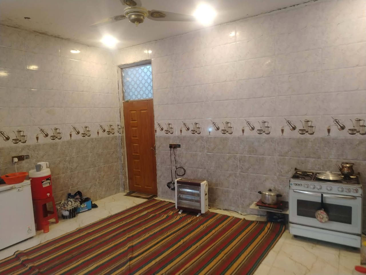 بيت للبيع حي حكيم شارع الوائليه مساحه 250متر طابقين كله طابوك يتكون من 5غرف نوم وصاله ومطبخ واستقبال مرقم من بلديه صاله عدد 2صحيات داخلية وخارجية بس طابق ثاني نقصه بس ارضيه فرعي عرض شارع 10متر قريب شارع العام *********** أو ***********واتساب
