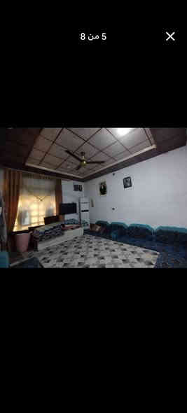 السلام عليكم بيت وقف سني وره حسينية داود العاشور يبعد عن الشارع تقريبن كيلو وشوي شارع تبليط للباب المساحه ١٩٢ بي ٣ غرف وهول جبير ودوانيه وكراج وصحيات خارجيه وداخليه درج خارجي البيت كله سيراميك وبياض وسقف ثانوي السعر ٥٥ وبي مجال بسيط الاستفسار ***********
