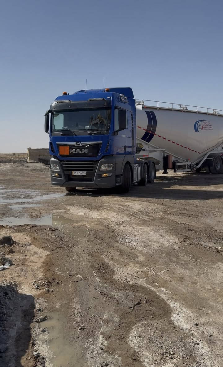 سلام عليكم مان مربوطه سايلو للبيع
موديل السياره 2021 تك سوبر بلادي 26.470 
سنكل امامي دوار وبتعليك ثابت 
فول مواصفات السياره ثلاجه وكامره وحساس وزراك لايت كامرة رصيف لايت زنون دوش هورنات لافتات زنون سقف اطفاء المحرك ذاتي كامره بلصفحه كير بلدشبول صوبه وكشن حار تخم تاير ويل كروم سياره كفاله عامه ماشي 800 وصار 6 اشهر من ترقمت
السايلو موديل 2023 تركي سما كروب حمولة 55 طن 4 محاور سياره جاهزه وكامله وتحويل مباشر 
العنوان بغداد السياحي ***********
