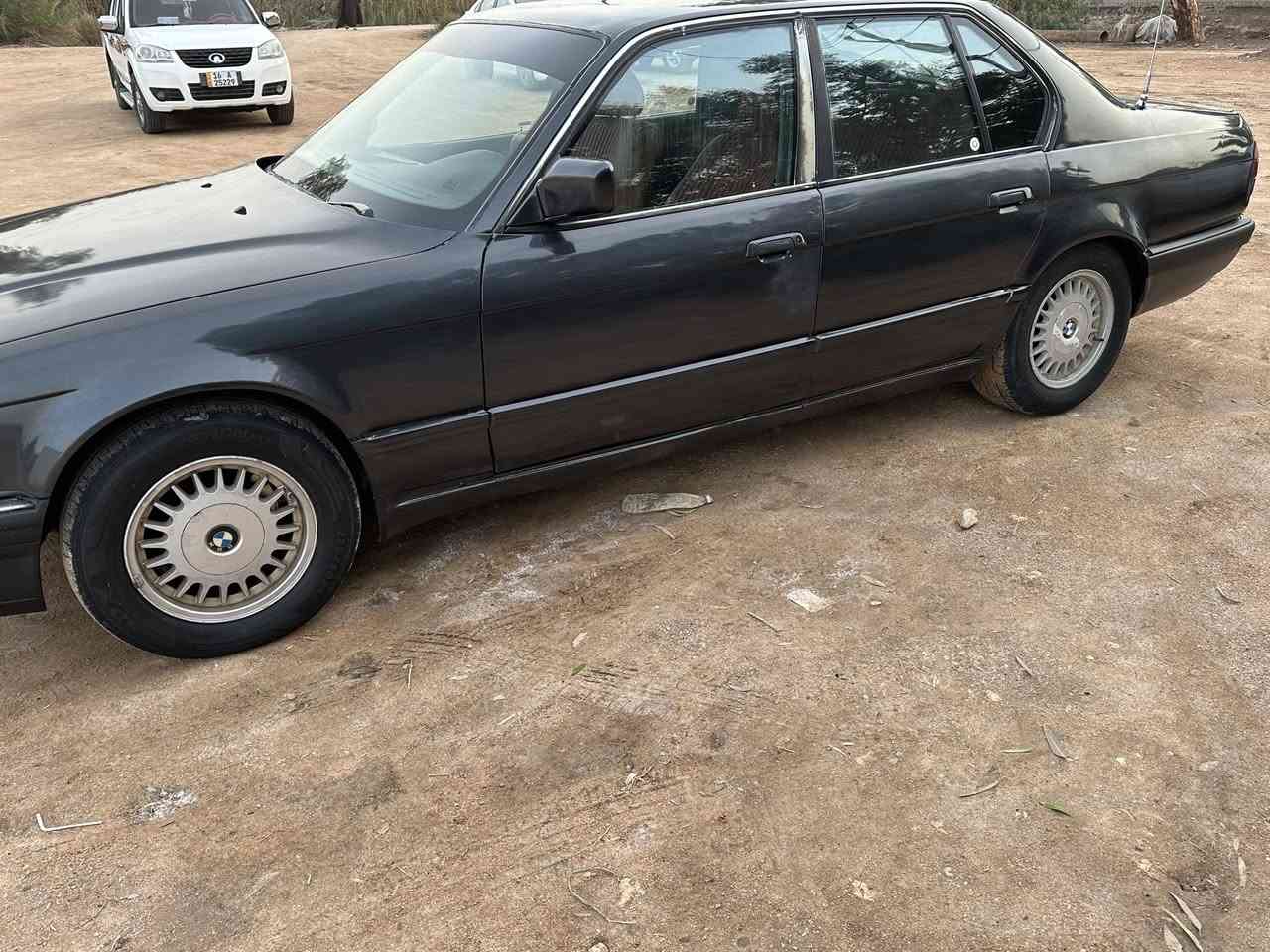 سلام عليكم  
بيئم 740 مديل 1993
سياره جديده انضف 
من الصوره 
مصبوغه جماليه 
مكينه كير جدد
حداديه تخم تواير جدد 
مكينه ففيتي 
ترايك وين ما يعجبك 
تبريد وي سويج  
مكان السياره السماوه 
الرميثه الستفسار ***********
السعر 48
