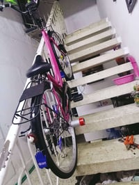 بايسكل بناتي حجم 26 بايسكل نظيف بغراض جمبزه كامل هو وغراضه السعر 85 بم...