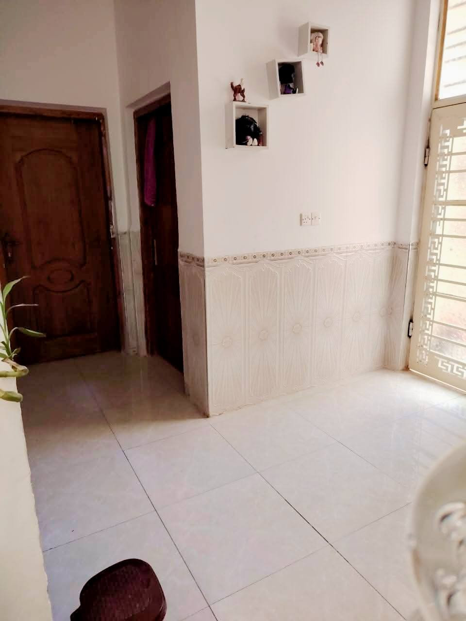 ⭕️ اعلان.  دار للبيع  مطلوب  106 مليون للمصرف 
 المساحة ٢٠٠م  
طابق١.   غرفتين نوم  صالة إستقبال مطبخ صحيات تهوية عدد٢  حديقة كراج 
المثنى السماوة  مجمع البيادر  قريب للنفط القديم  
مطلوب 106 مليون. تسدد شهريا 540 ألف دينار للمصرف 
 السعر وباقي التفاصيل تصلكم على بريدكم الخاص من خلال تعليقاتكم 
...................... 
للأستفسار اكثر يرجى زيارتنا في مكتب عقارات اليزن الكائن في منطقة ال باني مجاور اسواق الكفيل او الاتصال على 
*********** واتس  .  *********** 📞
