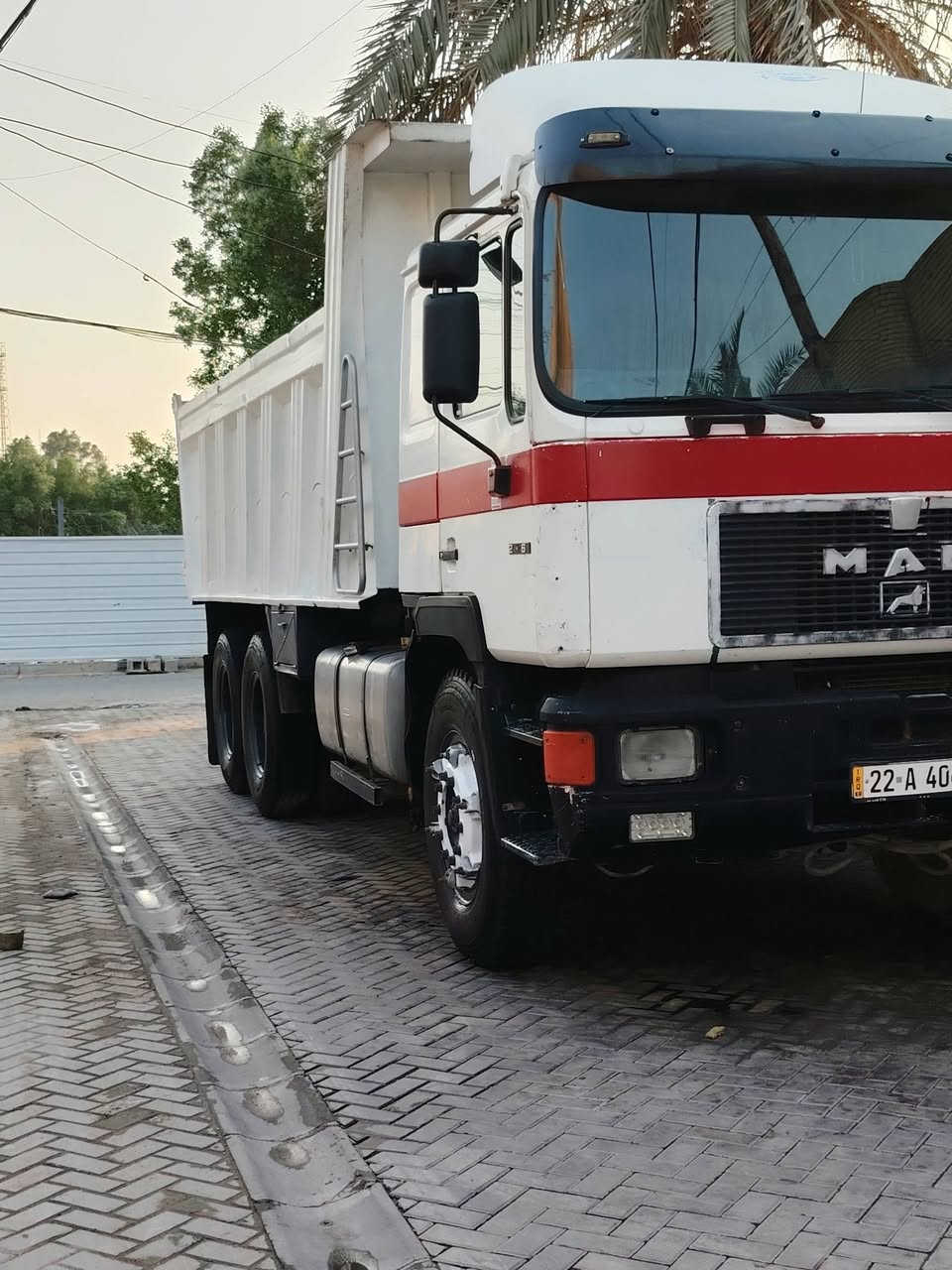 السلام عليكم مان للبيع صقر موديل 94 السياره بلاديه كير ابو الحصيره ١٥١ مكينه شاصي عالي مبطن بلادي سكس بلادي لا مطوله ولا مكصوصه وياله براميخ كله  خير من الله السياره كله شغاله تبريد كهربائيات تايرات ٣ زواج جدد والباقي نضيف السياره كفاله عامه من الفطر والكص سياره مال جناي  بع متصرف عليه بوجهك للشغل
ملاحضه ترهم بيع وترهم مراوس براس تريله او نساف كامل
السعر والاستفسار ***********.  ***********
