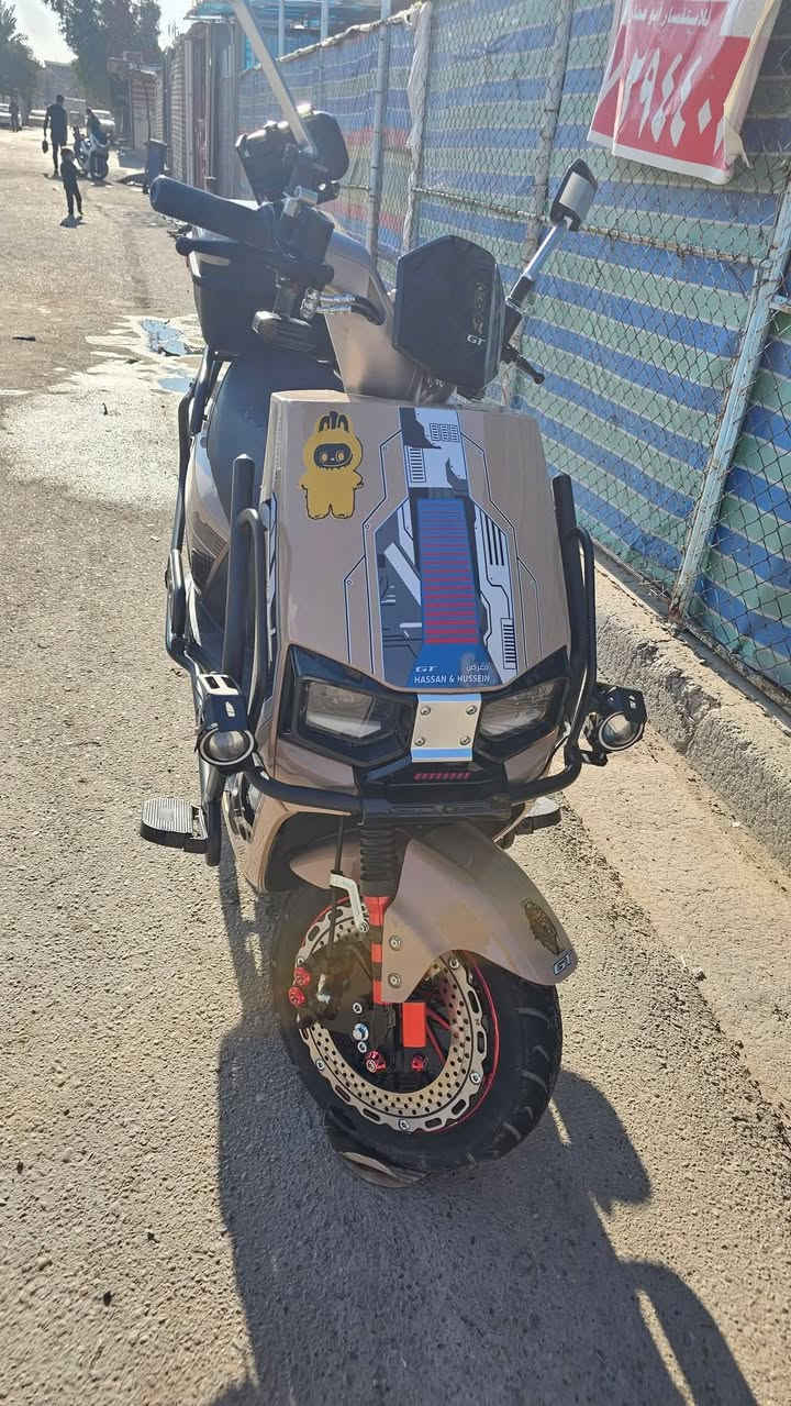 دراجة شحن  مدرعة ولايتات قوية
تاير حجم 90/90/12
ملف 3000  سرعتهة 80_90 km 
تمشيك 60_70 كيلو
بطاريات مسطرة عدد 6 
38 امبير 
مفتاحين وبصمتين
 دراجة نضيفه  
الاستفسار : ***********
مدينة الصدر
السعر 850وبيها مجال

