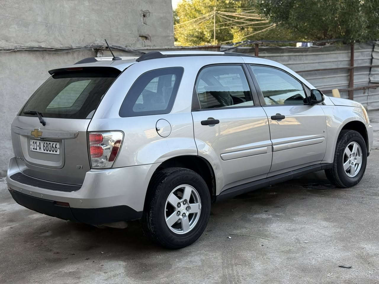 //
السلام عليكم 
هـ / ***********  مكاني شهداء البياع 
السعر /  ( 82 ) $ بيه مجال قليل 
رقم بغداد باسمي رقم وهزه جديد 
شوفر ليت كوينكس موديل ( 2007 ) مكينه (3400)  ماشيه 98  الف السيارة بلاديه وجديده كلش كير مكينه تبريد صدر تخم تاير غرفه جديده السيارة جاهزه وكامله من كلشي بيه قطعه صبغ
